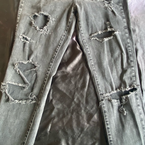 🤍MOSSIMO RIPPED JEANS! - Picture 3 of 5